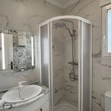 Precioso Independiente En Con Piscina Tatil Evi *